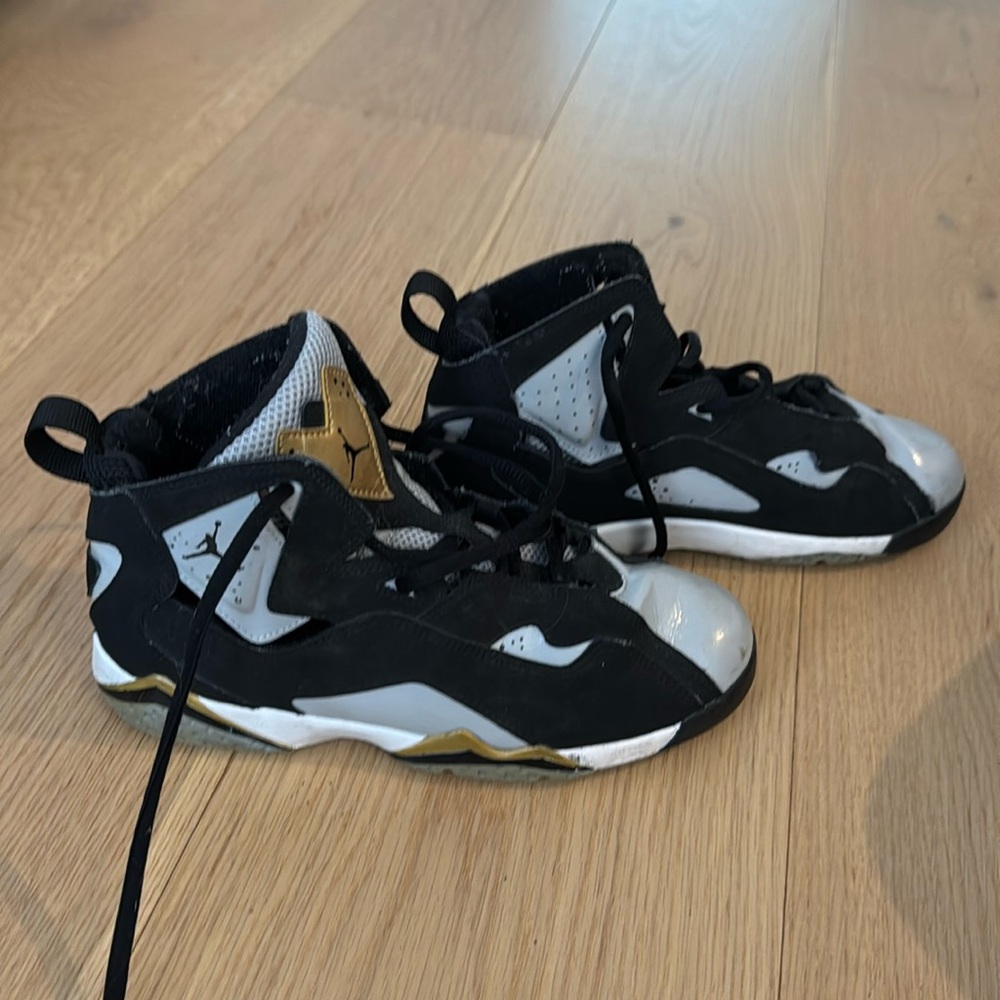 Kids size 3 Nike
